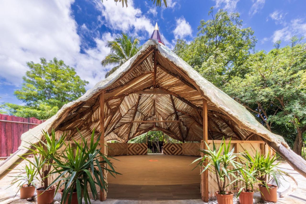 Latica Lodge Playa Negra Bagian luar foto