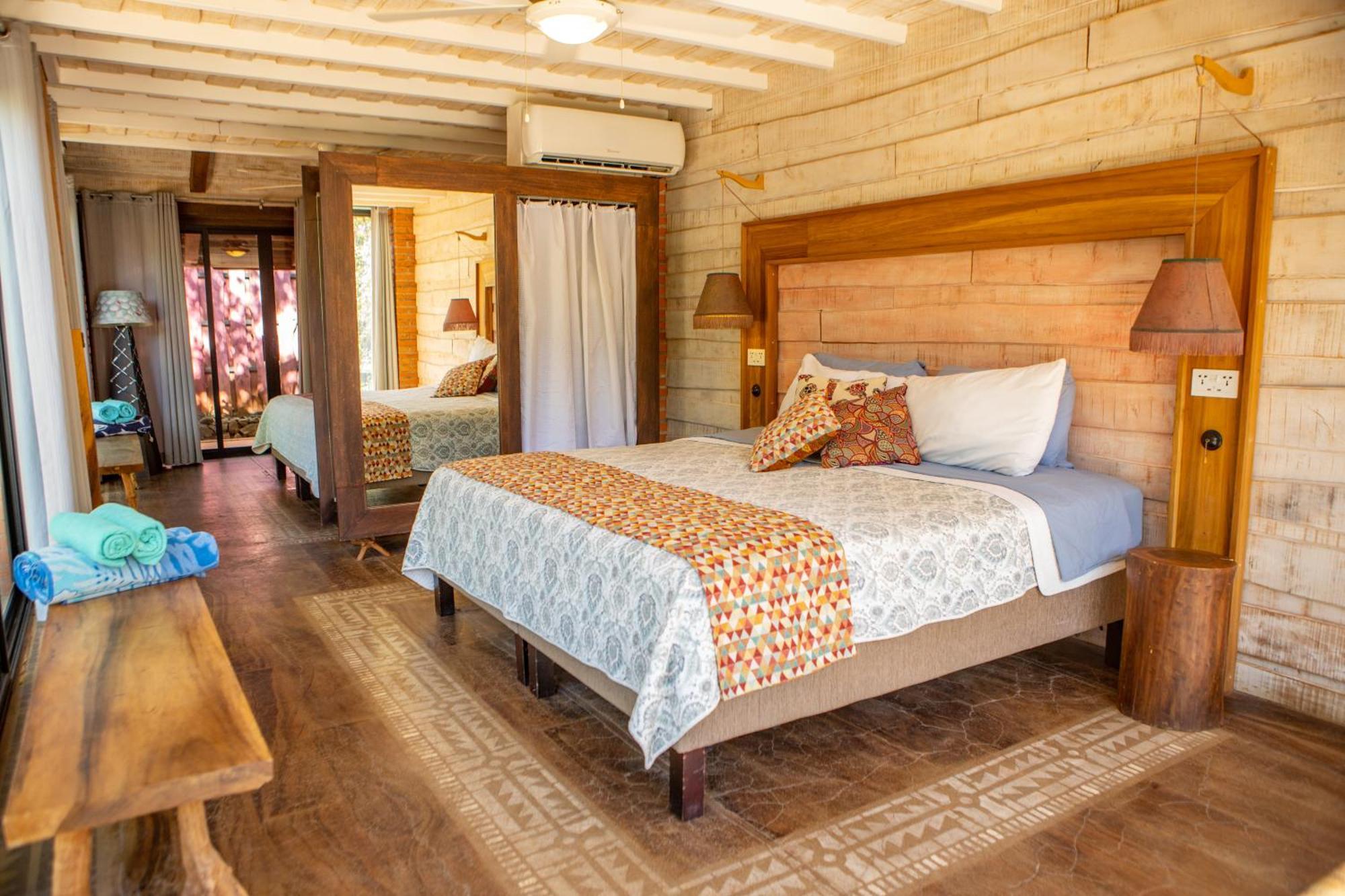 Latica Lodge Playa Negra Bagian luar foto